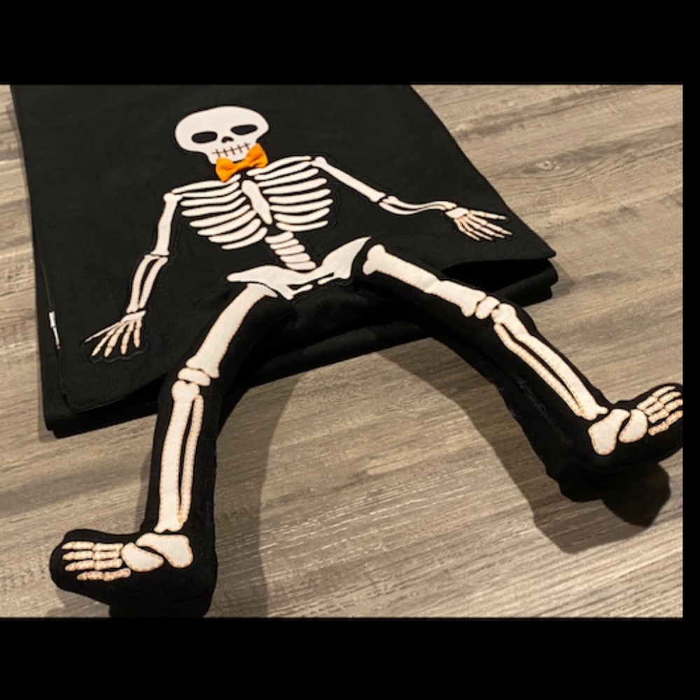 Dangle Leg Skeleton Table Runner - Picture 2 of 4
